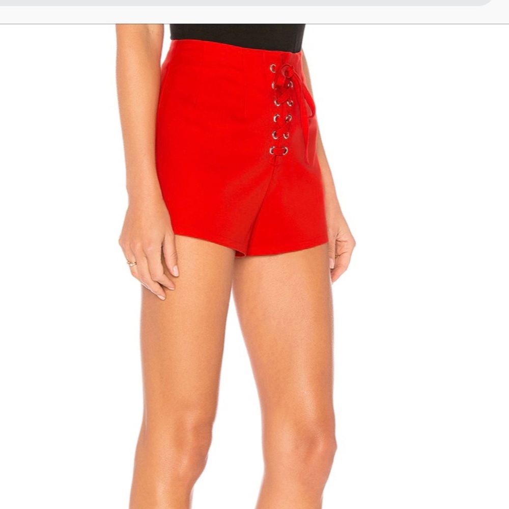 Lace up short